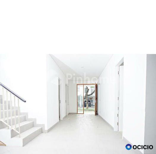 Dijual Rumah Siap Pakai di Jl. Danau Semayang No.26 Vassa Lake Lippo Cikarang