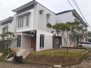 Rumah Hook Eklusive 2 Lantai Siap Huni di Cibubur