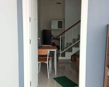 Dikontrakan rumah baru 2 lantai bisa parkir mobil sebelah LP Cipinang