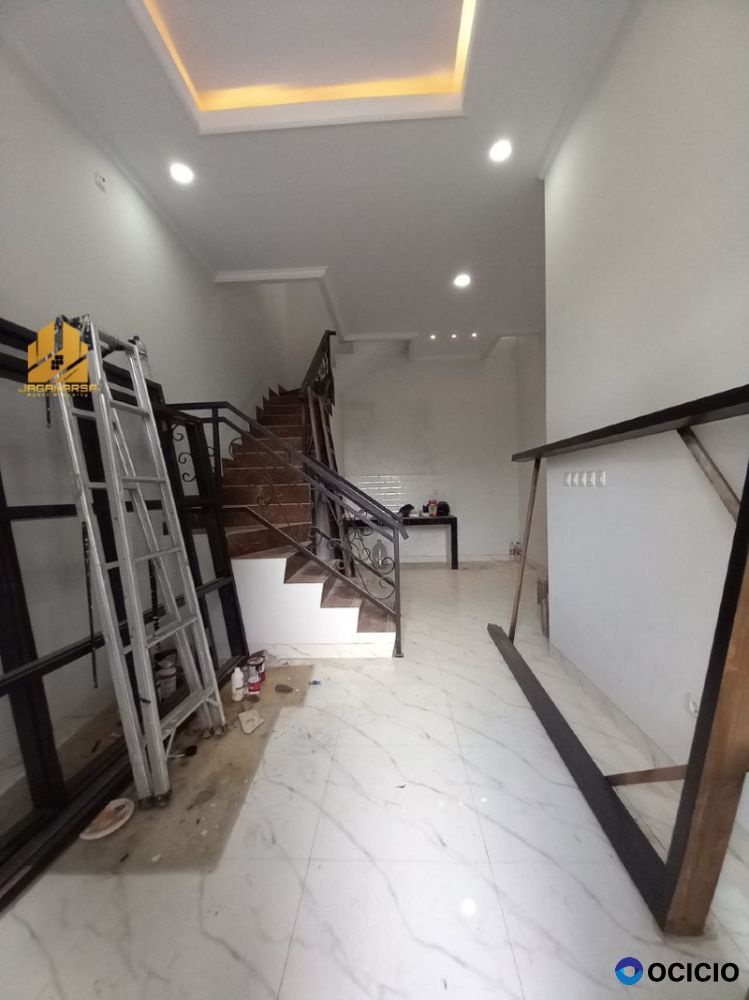 Dijual Rumah Model Classic 2 Lantai di Jagakarsa