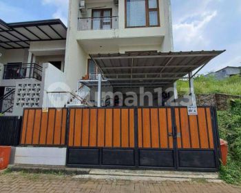 Dijual Cepat Runah Dalam Komplek Dekat Stasiun Depok Baru