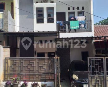 Dijual Rumah Dalam Komplek Dekat Stasiun Depok Baru