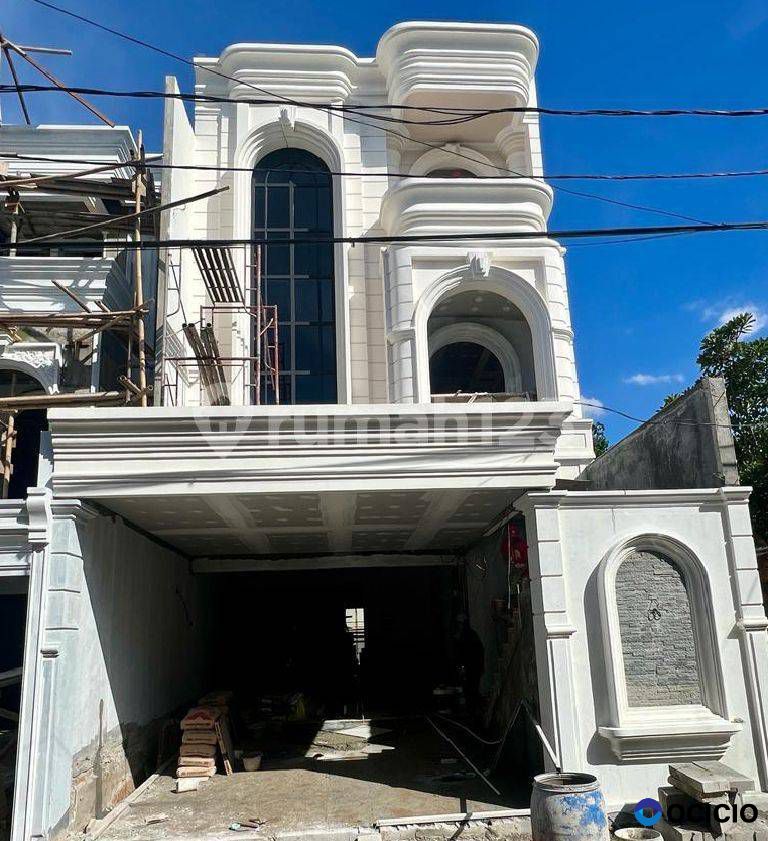 Dijual Rumah Clasic Modern Plus Kolam Renang  Ciganjur Jagakarsa