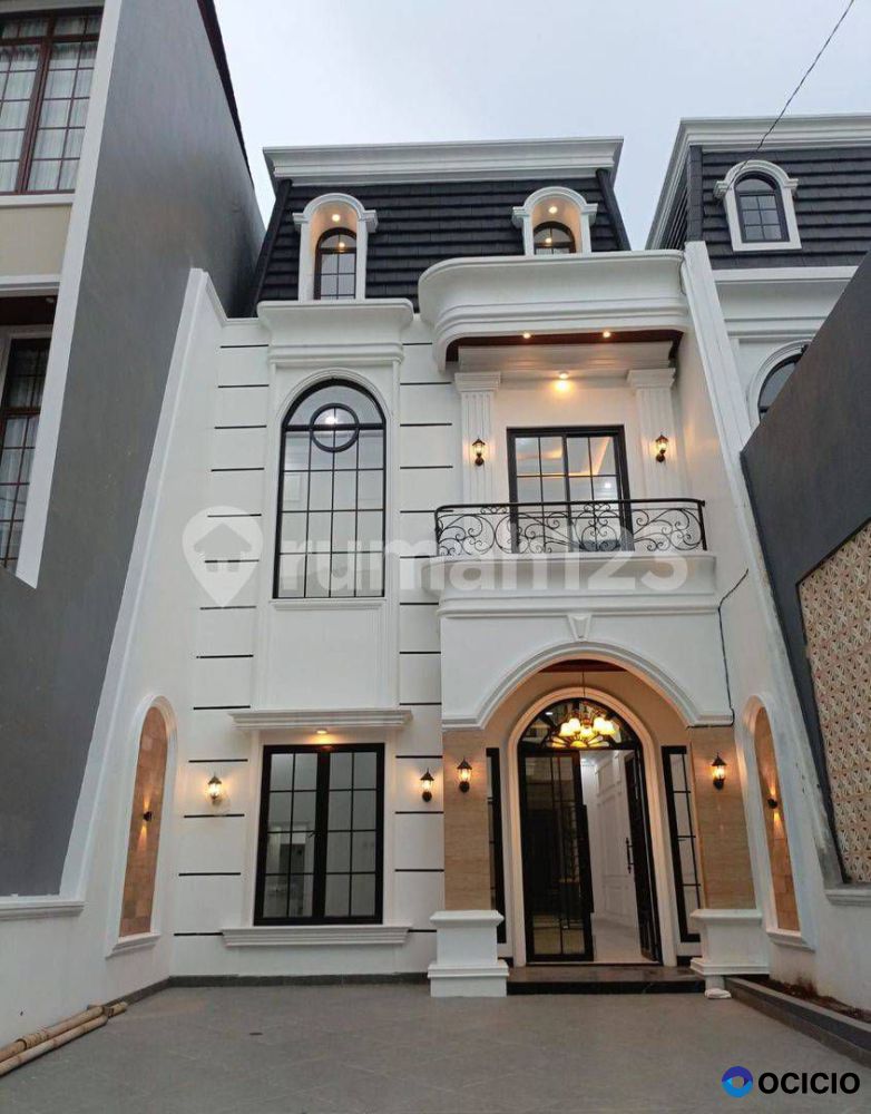 Rumah American Clasic plus Kolam Renang Di Jagakarsa