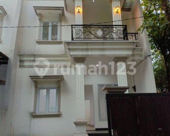 Dijual Rumah Murah Dekat Stasiun Depok Baru