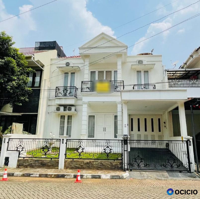 Dijual Rumah 2 Lantai Semi Furnish Dekat MRT di Cireundeu