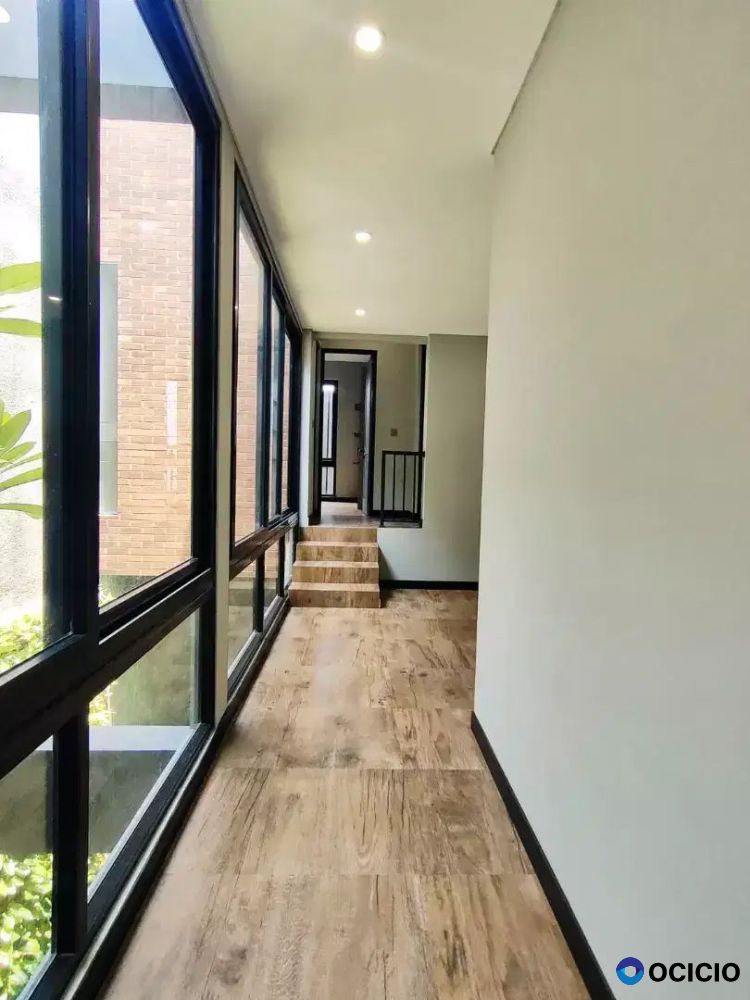 Dijual rumah baru 3 lantai + privat pool& rooftop di pondok Indah