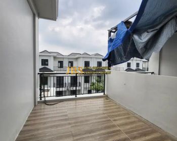 JUAL CEPAT Villa Siap Huni Komplek Jewel Park Jalan Starban - Polonia