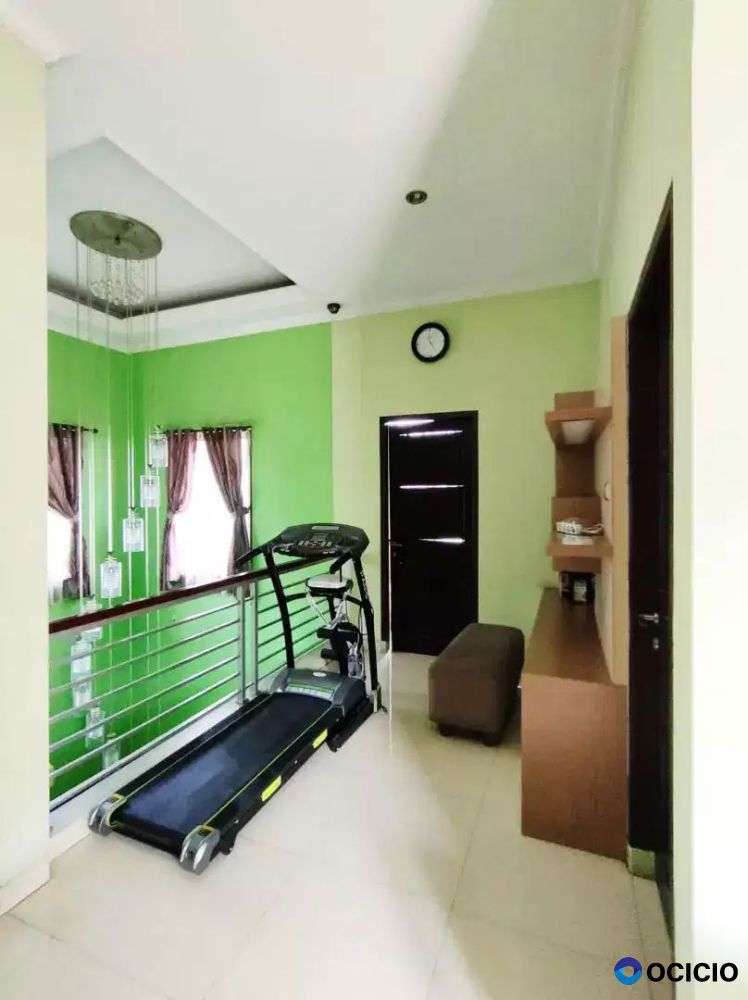 Dijual rumah luas tanah 254m hook semi furnished kemang pratama