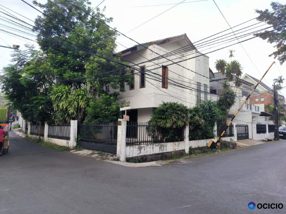 rumah lama lokasi Cilandak Jakarta Selatan, strategis butuh renovasi