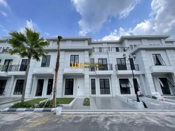Dijual Villa 3,5 Tingkat di Komplek Jewel Park Jalan Starban - Polonia