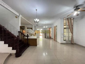 Dijual Villa 2 Tingkat Siap Huni di Komplek Cemara Hijau