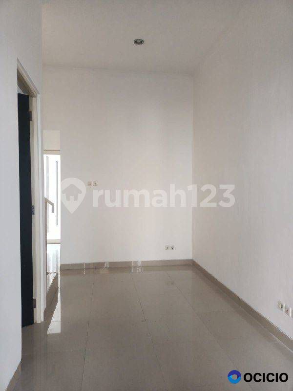 Rumah Asri Dan Nyaman di Simpang Darmo Regency