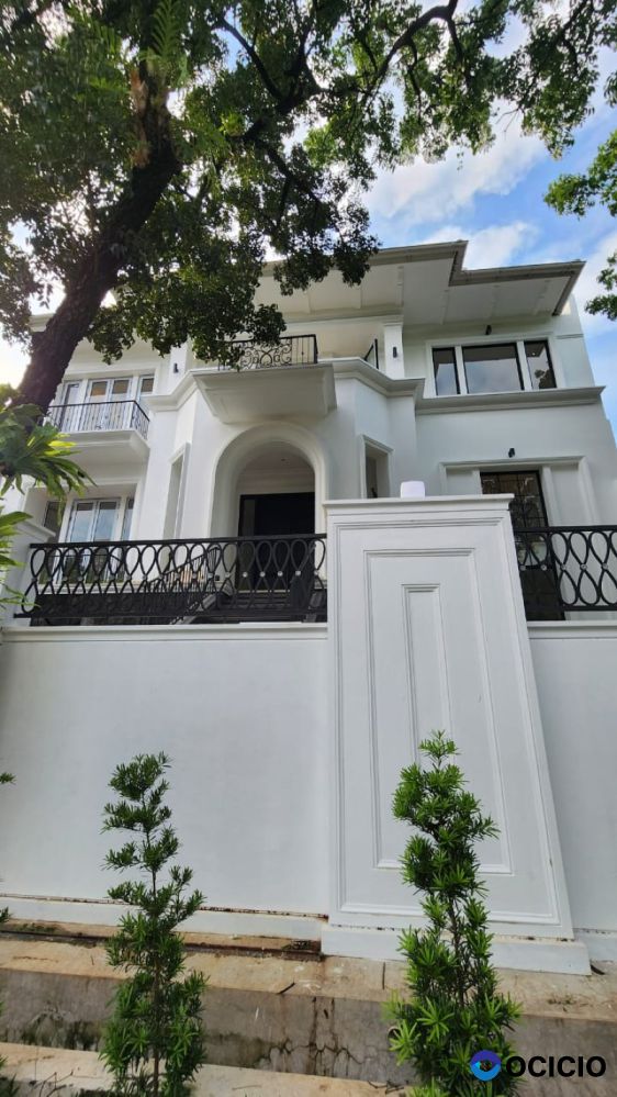 Di Jual Rumah 2 Lantai + Basement Di Jalan Kebayoran Baru, Jakarta Selatan.