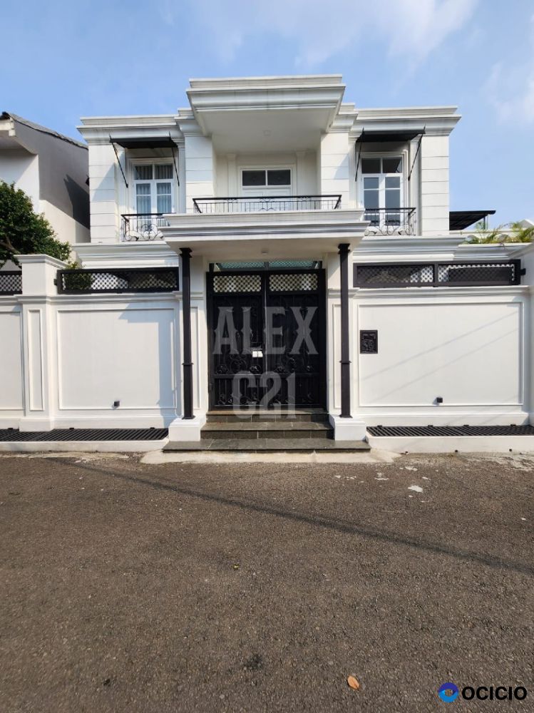 Dijual rumah baru Luxurious Classic House dalam komplek tebet - jakarta selatan