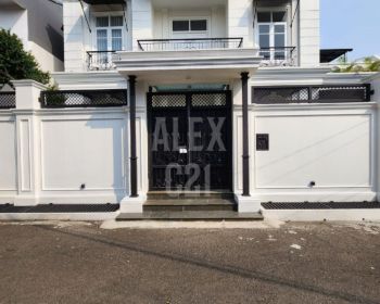 Dijual rumah baru Luxurious Classic House dalam komplek tebet - jakarta selatan