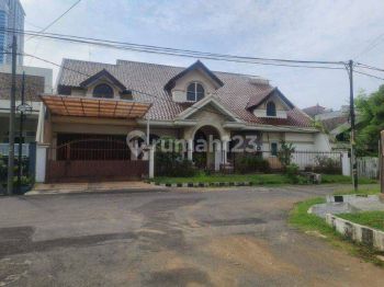Full Furnish Jual Sewa Rumah 2 Lantai Dharmahusada Row 3,5 Mobil