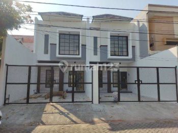 Row 3 Mobil Longgar Rumah Baru Minimalis 2 Lantai Rungkut Asri