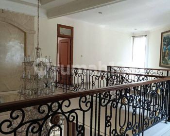 Dijual Cepat Rumah Besar Posisi Hook Masih Butuh Renovasi di Tanah Kusir,