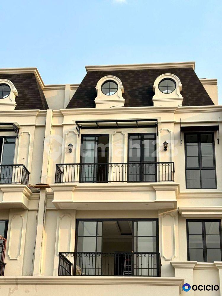 Dijual Rumah Mewah Classic 3 Lantai Di Cilandak Jakarta Selatan