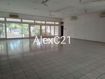 dijual rumah lama hitung tanah saja di Kemang, Jakarta Selatan