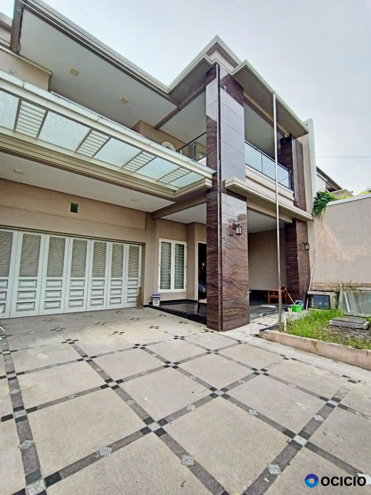 Disewakan Rumah Galaxy Bumi Permai Araya Surabaya Semi Furnish