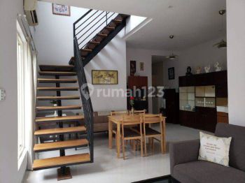 2 Lantai Terawat Rumah Hook Siap Huni Klampis Semolo Barat