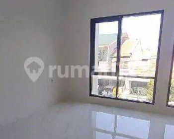 Rumah New 2 Lantai, Lokasi Strategis Rungkut asri, Surabaya Timur