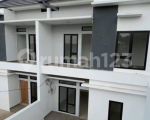 thumbnail-rumah-2-lantai-harga-sangat-terjangkau-di-tengah-kota-tangerang-selatan-0