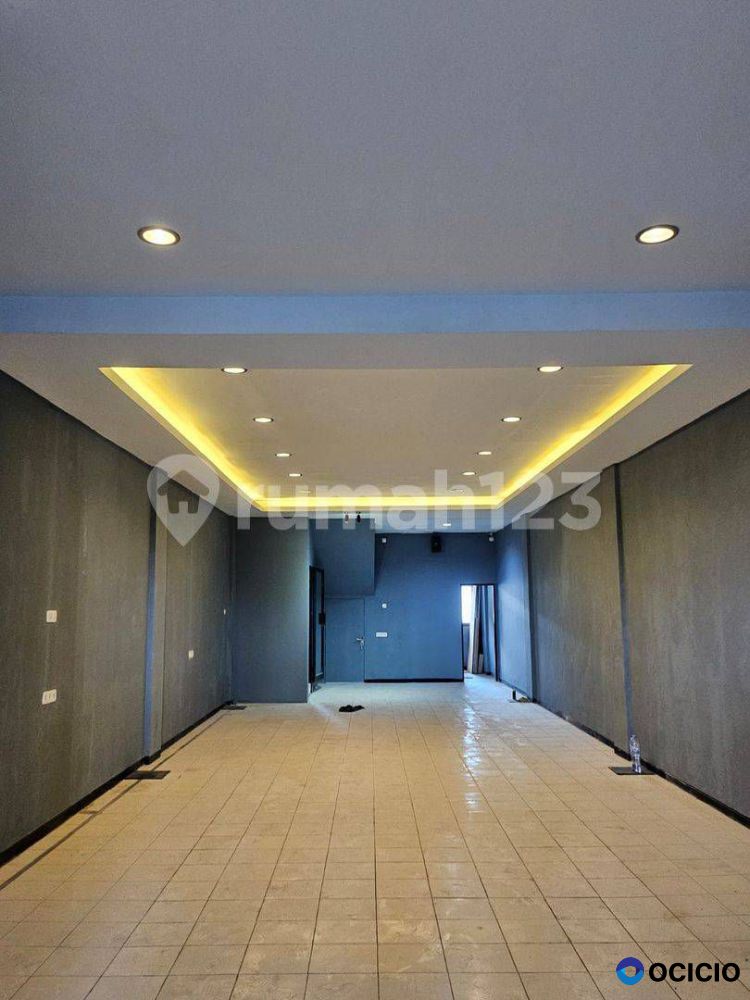 Disewakan Ruko 3 Lantai Eksklusif Siap Pakai