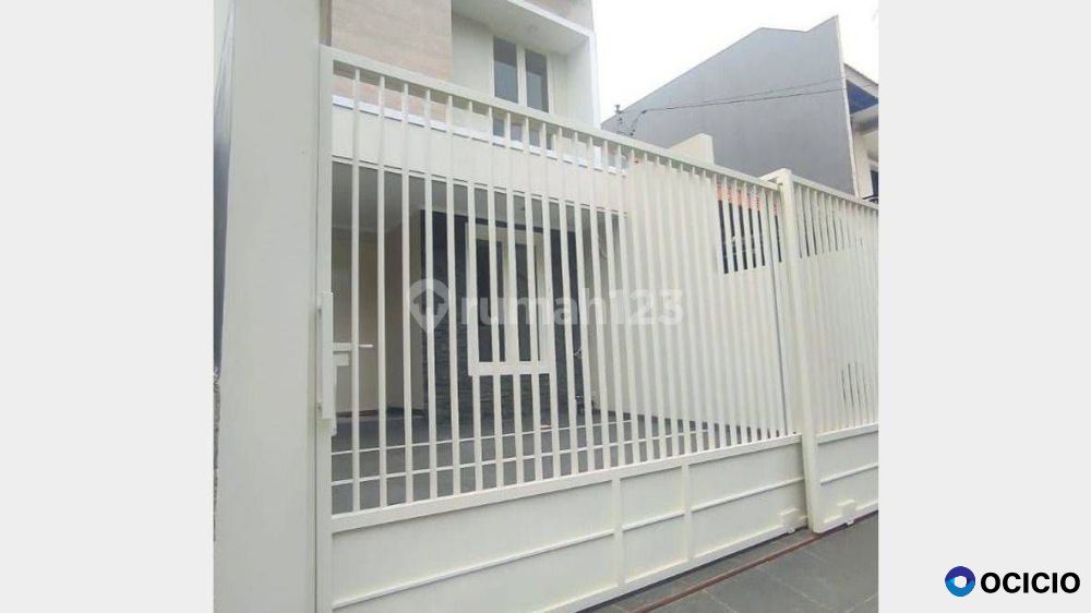 Rumah baru gress, Bagus dan Lokasi Strategis, Manyar, Surabaya