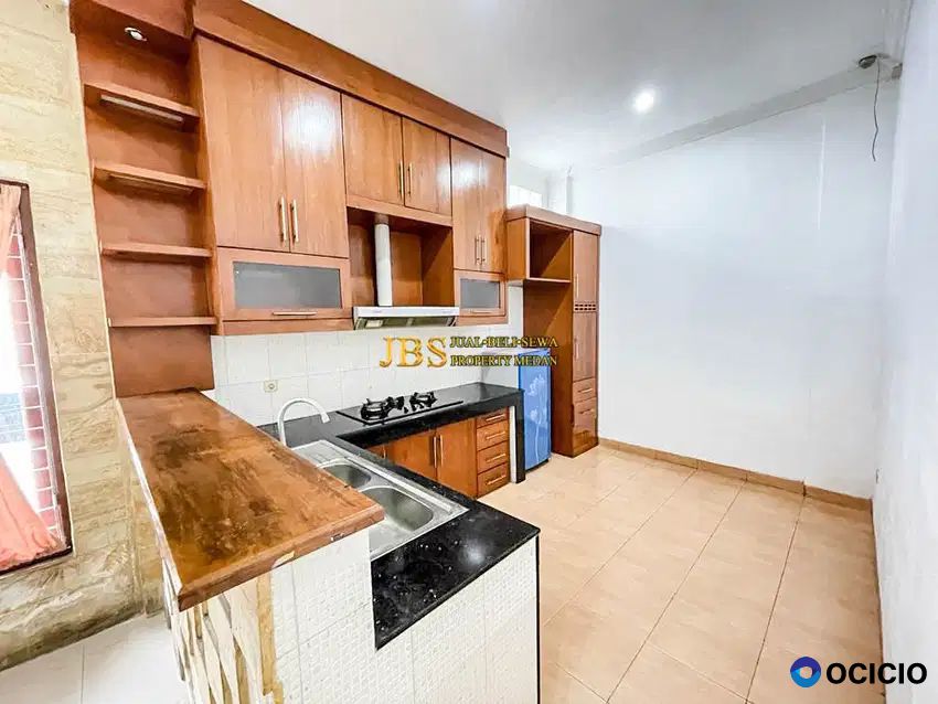 Dijual Villa 2,5 Tingkat di Komplek Cemara Asri Medan Jalan Anggur