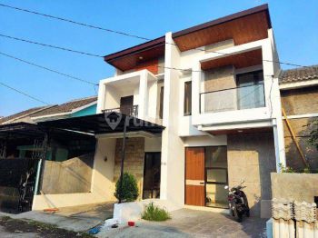 RUMAH 2 Lantai Royal Paka Dekat dengan Kampus UPN Gununganyar