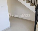 thumbnail-rumah-2-lantai-royal-paka-dekat-dengan-kampus-upn-gununganyar-4