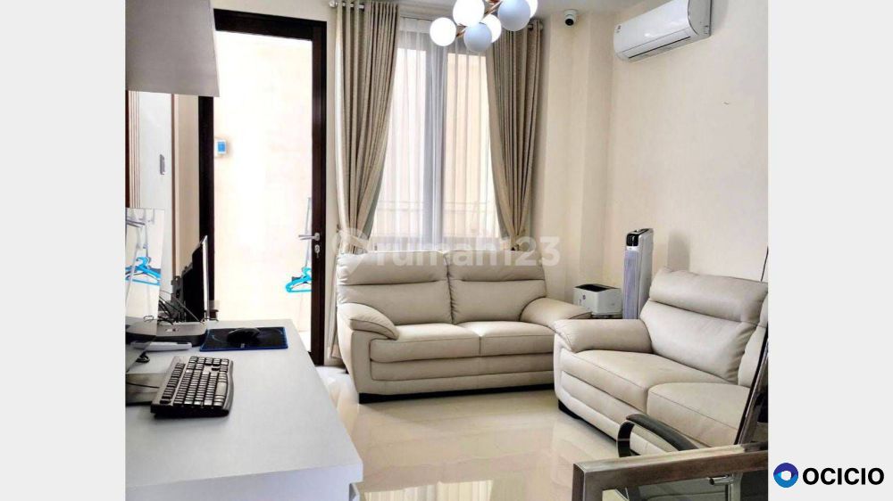 Rumah 2 lantai, Citraland Utama, Surabaya