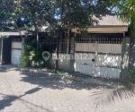 thumbnail-rumah-bagus-dan-terawat-strategis-tenggilis-permai-surabaya-2