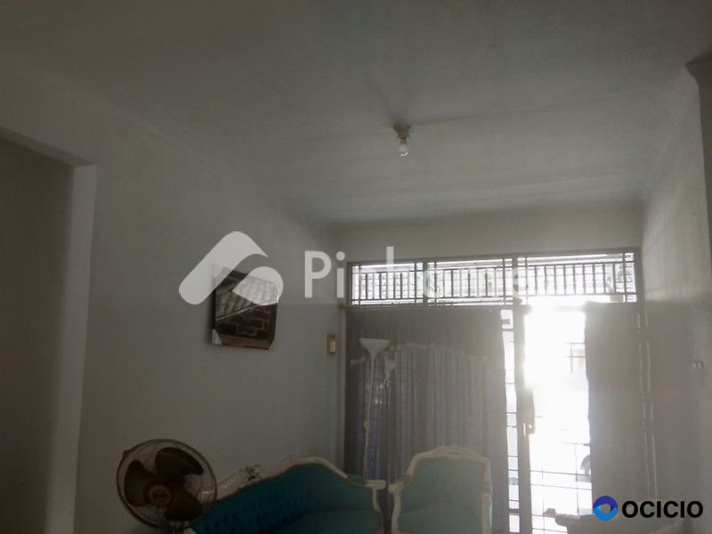 Dijual Rumah Lingkungan Asri di Palemsemi Karawaci Kelapa Dua