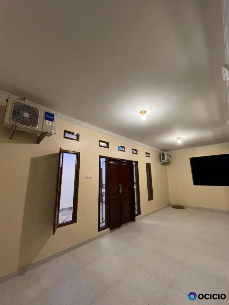 Disewakan rumah mewah bangunan baru tingkat di pekayon bebas banjir