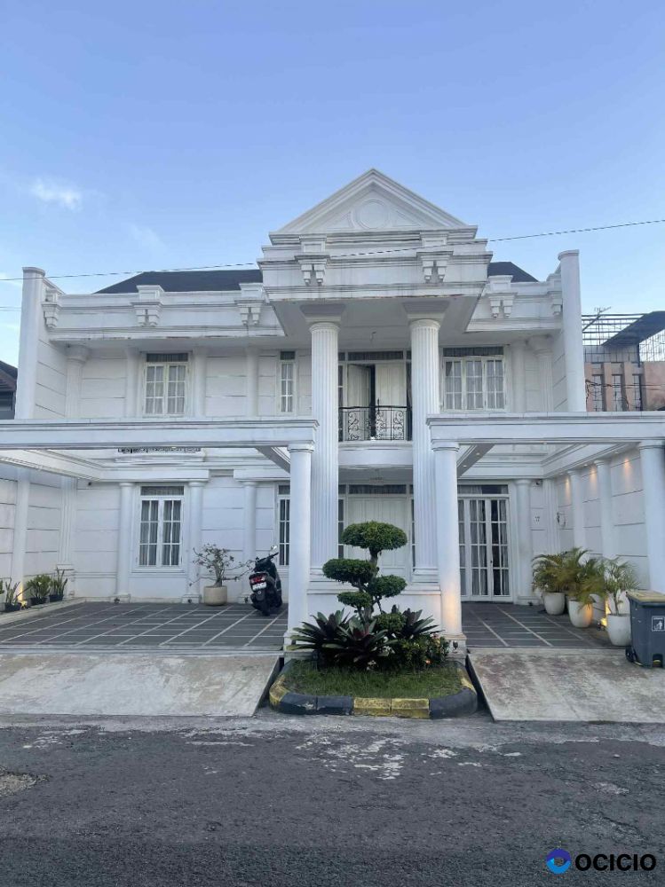 Disewakan Rumah Mewah di Bandung, Komplek Batununggal - American Style